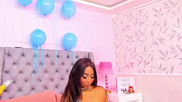 HaileeRoberts online show from October 4, 1:06 pm