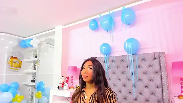 HaileeRoberts online show from October 5, 1:16 pm