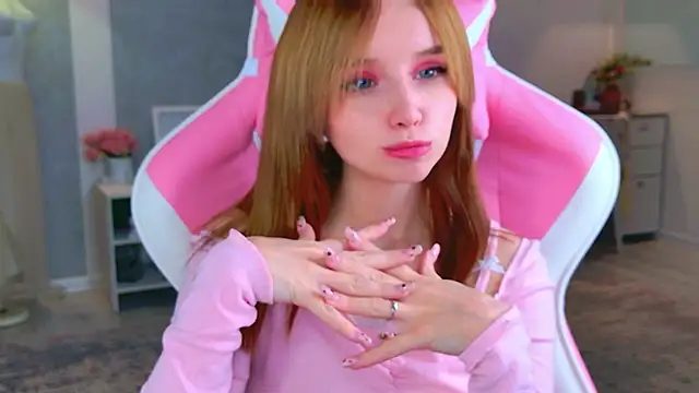 b4by LoL1 online show from December 5, 12:17 pm