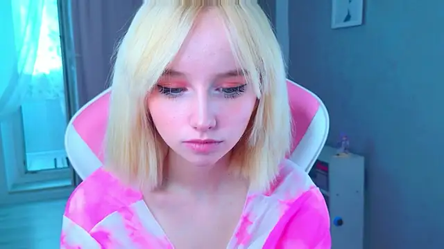 b4by LoL1 online show from April 2, 4:21 am