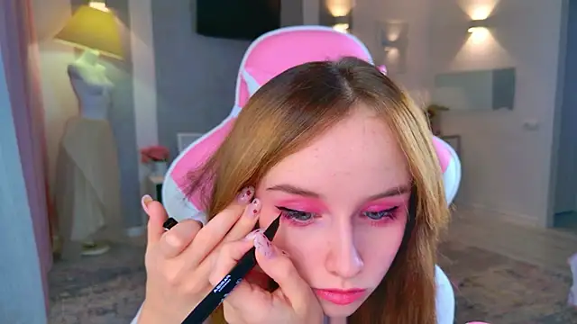 b4by LoL1 online show from December 2, 11:23 am