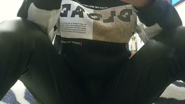 filipassantoss1 online show from December 4, 5:24 pm