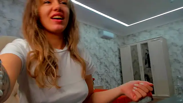 foxy blond online show from March 9, 12:25 am