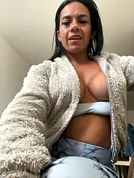Snapshot of chicafitcaliente chatting on September 14, 10:07 pm chicafitcaliente online show from September 14, 10:07 pm