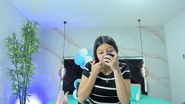Snapshot of AngelaaCute_ chatting on October 1, 12:21 pm AngelaaCute online show from October 1, 12:21 pm