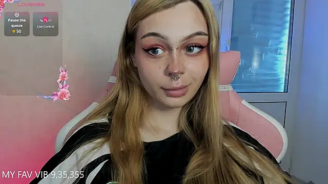 shy melony online show from April 19, 11:10 am