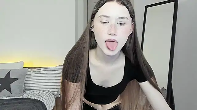 Stella Sunny online show from April 25, 10:29 pm