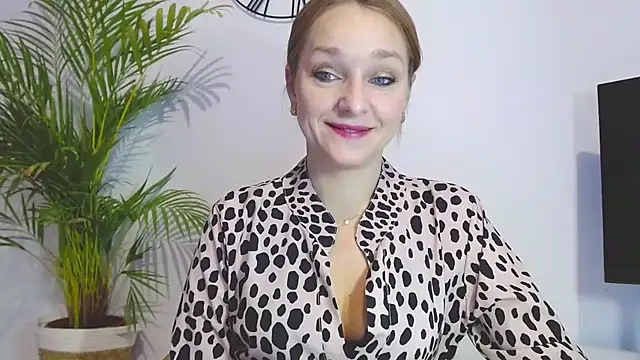 AliciaDesire online show from November 21, 6:59 am