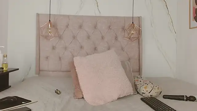 Snapshot of zamira_44 chatting on October 9, 1:37 pm zamira 44 online show from October 9, 1:37 pm