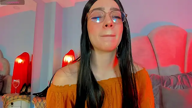 Snapshot of sweeet_peach chatting on October 20, 10:35 pm sweeet peach online show from October 20, 10:35 pm