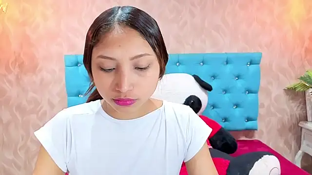 MadelineDoll online show from April 4, 2:05 pm