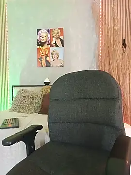 nahiarapalmer19 online show from May 31, 7:48 pm