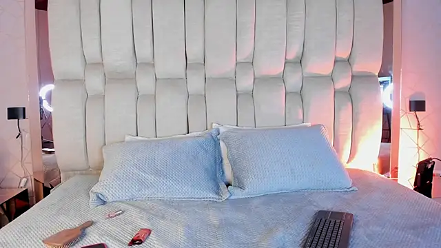 Isa Little Star online show from April 7, 4:14 am