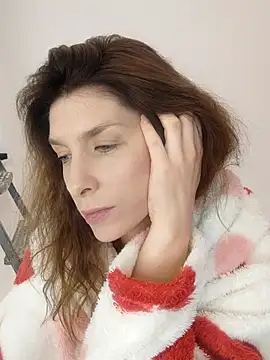 YourSuperModel online show from April 8, 11:23 am