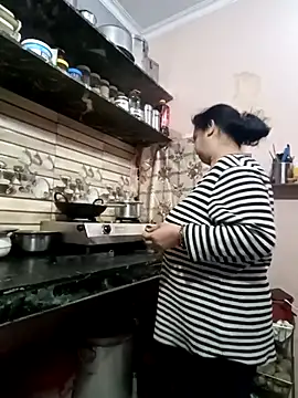 Kavya kapoor online show from February 22, 3:18 am