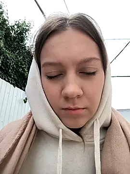 AliceBrayan online show from October 12, 5:10 am