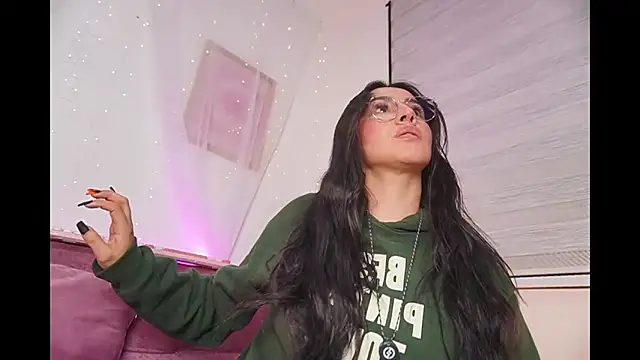 leila petitee  online show from October 12, 11:12 am