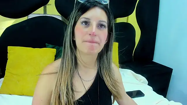 GiaRoussel online show from December 1, 9:28 pm