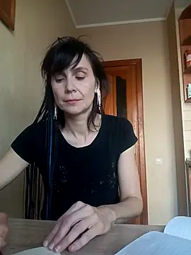 Francenia lolis online show from April 10, 6:30 am