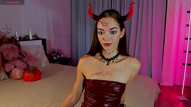 Undertheskin online show from October 31, 1:15 pm