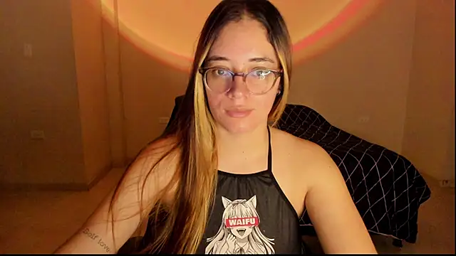 Snapshot of atenas_05_ chatting on October 6, 9:37 am atenas 05 online show from October 6, 9:37 am