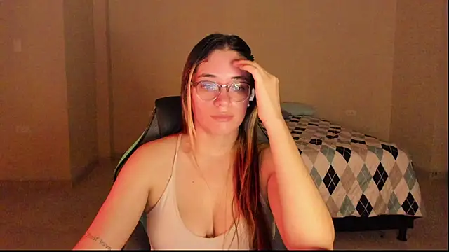 Snapshot of atenas_05_ chatting on September 23, 10:02 am atenas 05 online show from September 23, 10:02 am