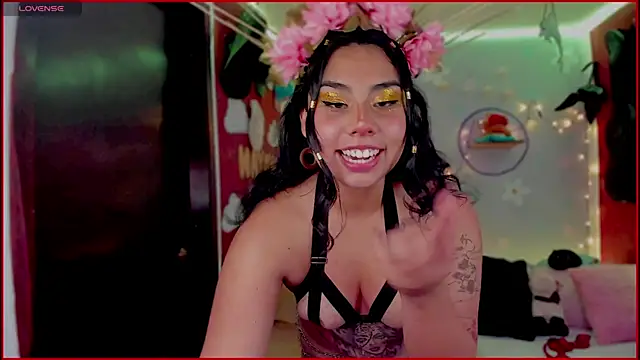 kiki cavilll online show from October 31, 2:54 pm