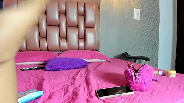 KOURTNEY-- online show from December 16, 2:39 am