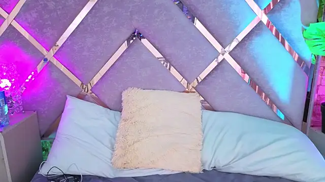 paulette dupont online show from February 12, 3:52 am