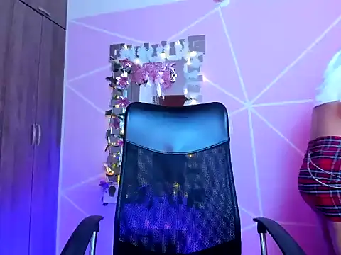  ALLYSON18  online show from January 15, 12:00 pm