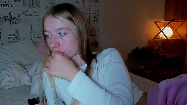 minidivaa  online show from October 2, 7:30 pm