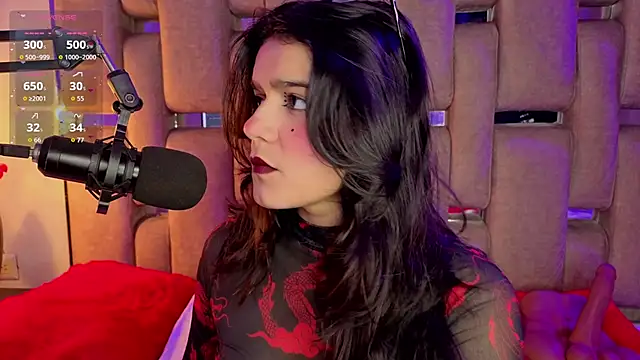 ValerieKay  online show from November 11, 9:45 pm