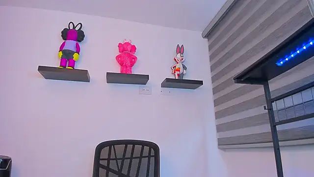 Gangster Girl online show from October 16, 3:09 am