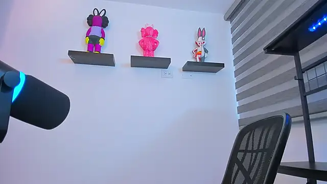 Gangster Girl online show from September 26, 5:21 pm