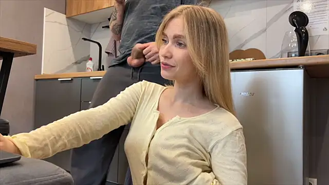 Adelovenick online show from April 16, 3:40 am