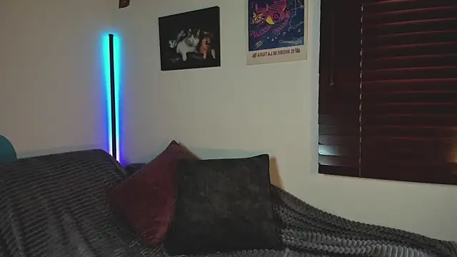 EmiGomez  online show from February 13, 1:35 pm