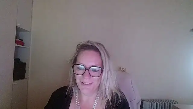 Snapshot of Silkesquirt chatting on October 13, 7:44 am Silkesquirt online show from October 13, 7:44 am