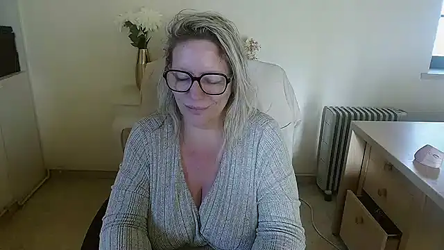 Snapshot of Silkesquirt chatting on September 23, 4:05 pm Silkesquirt online show from September 23, 4:05 pm