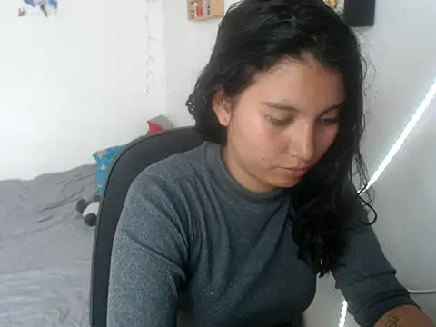 HannaKlein online show from December 16, 7:09 pm