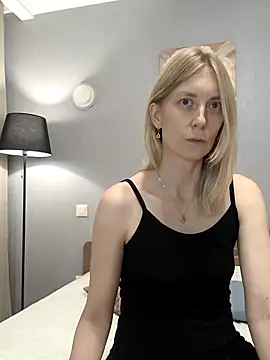 Snapshot of AvelinaLeoni chatting on September 27, 3:08 pm AvelinaLeoni online show from September 27, 3:08 pm