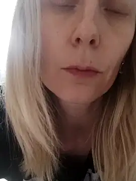 Snapshot of AvelinaLeoni chatting on October 8, 7:07 pm AvelinaLeoni online show from October 8, 7:07 pm