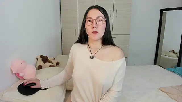 Snapshot of Elle_Lee_ chatting on September 12, 2:35 pm Elle Lee online show from September 12, 2:35 pm