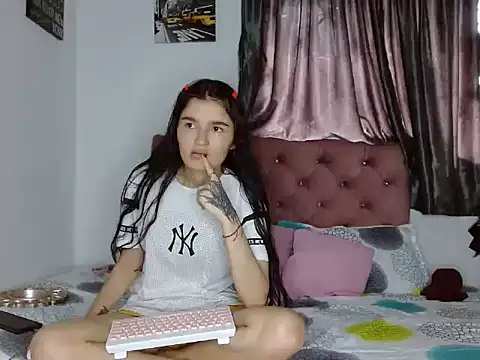 Snapshot of saritapretyy chatting on September 9, 8:41 pm saritapretyy online show from September 9, 8:41 pm