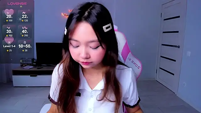 Snapshot of Fluffy_Rose chatting on October 8, 1:54 am Fluffy Rose online show from October 8, 1:54 am