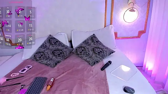 Paiige peach online show from October 25, 8:05 pm