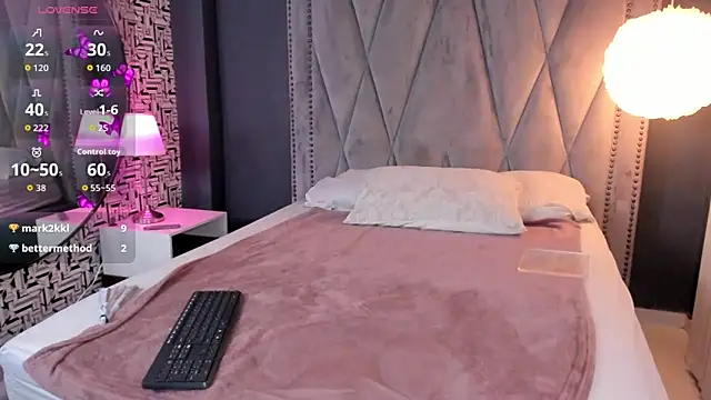 Paiige peach online show from January 17, 8:05 pm