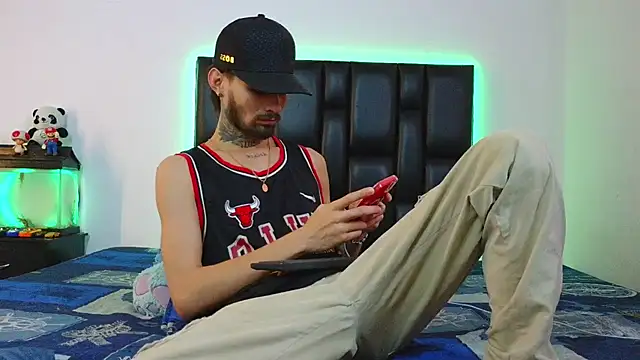 Brutal Sex Fucking online show from May 28, 9:02 pm
