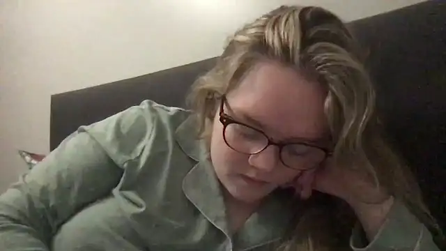 honeyyy24 online show from February 22, 11:27 pm