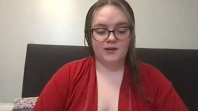 honeyyy24 online show from April 16, 8:41 pm