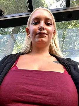Snapshot of Milkyy_wway chatting on September 11, 7:20 am Milkyy wway online show from September 11, 7:20 am